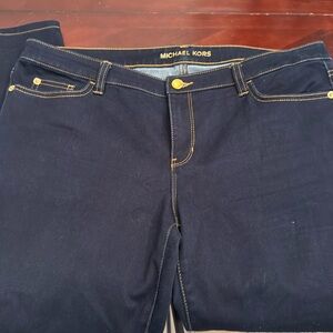 Beautiful Michael Kors jeans straight leg with zipper on the sides.